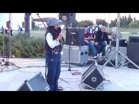 Carla Aranda actuando en el día de la madre en San Gustavo Entre Rios 