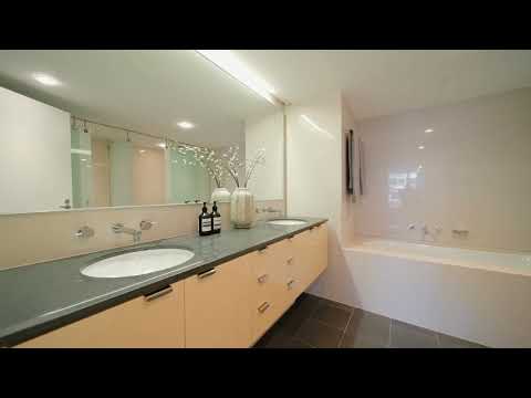 3 bed, 2 bath apartment in Sydney - Photo 3