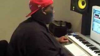 Youtube Brian Lee & Justin Thompson creating a beat