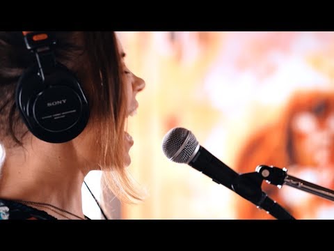 Angela Sheik - chiN uP giRL