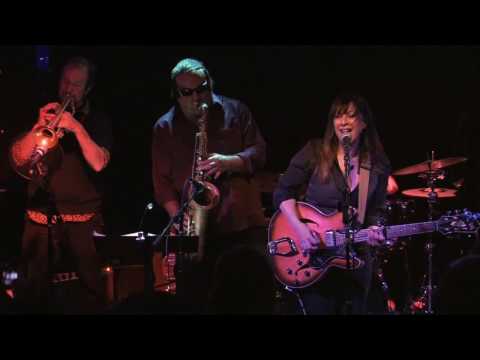 Dina Regine - Can't Find You Anywhere (clip) live @ Bowery Electric