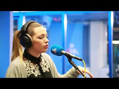 MNM: Lisa - Honeybee (Cover Belle Perez)