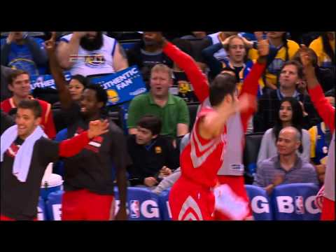 Dwight Howard Hits a Three Pointer!