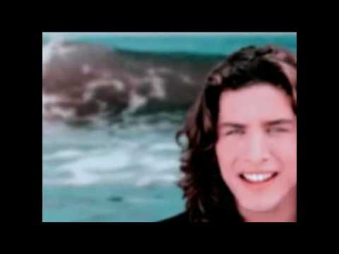 download lagu mp3 mp4 Manuel Carrasco Que Corra El Aire, download lagu Manuel Carrasco Que Corra El Aire gratis, unduh video klip Manuel Carrasco Que Corra El Aire