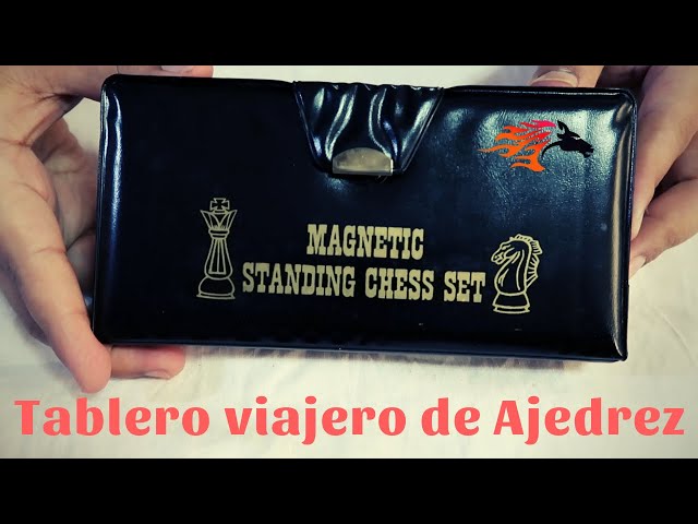 Vídeo relacionado con 2 banderas de carreras con diseño de tablero de ajedrez - grandes, 150 x 90 cm - Fabricadas en poliéster resistente, para temática de coches o motos, cumpleaños, eventos deportivos y fiestas.