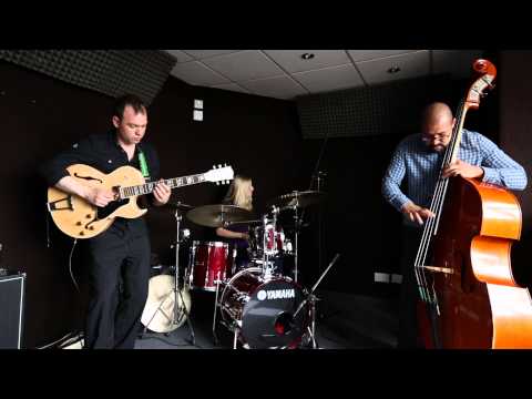 Matt Chandler Trio - 5 Bar Short