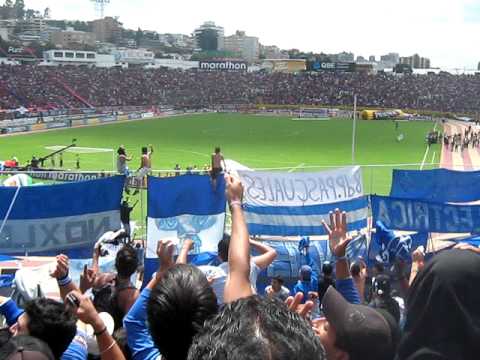 "Cánticos de la hinchada de Emelec previo a la salida del equipo en la Final 2011 estadio Atahualpa" Barra: Boca del Pozo • Club: Emelec • País: Ecuador