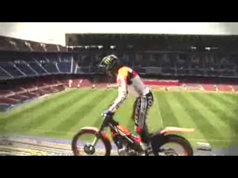 Toni Bou motorozás a Barca stadionjában | 5b.hu - maga a szórakoztatás