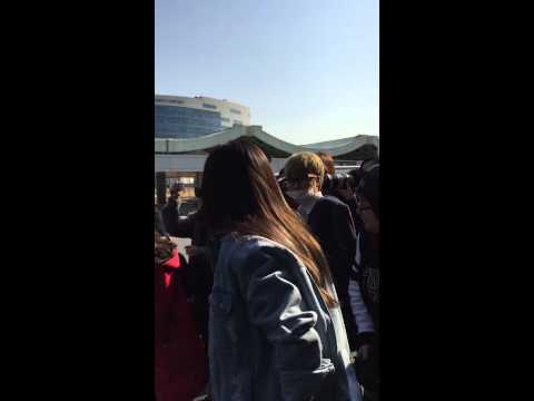 150307 Taeyeon and Tiffany @ gimpo