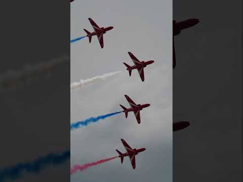 @royalairforce #redarrows  at #bejaairshow @relpubfap  #aviationgeek #airplanegeek #military