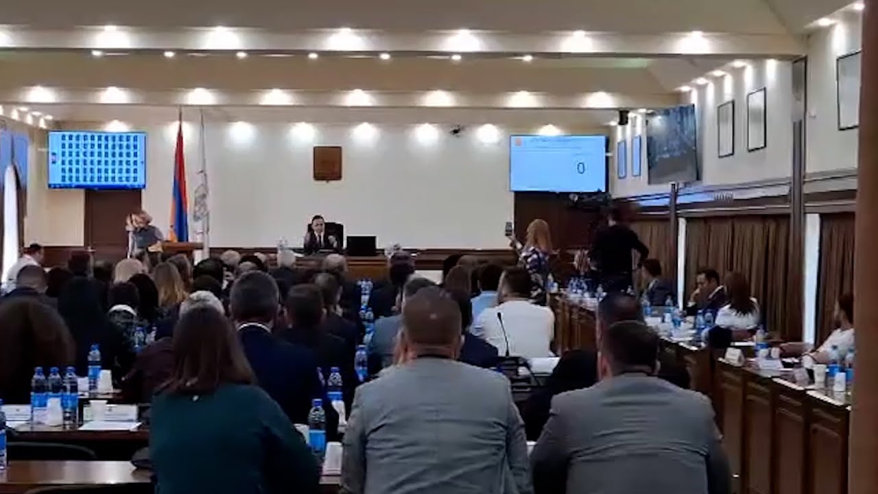 Դու քո անձնականի մասին մտածի, Նվարդիկ. Փոստանջյանը հեռացավ