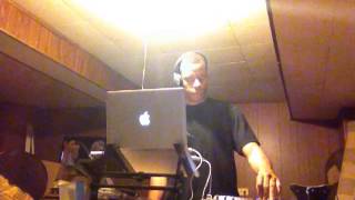 i'm trying to imitate Dj Alan King in Chicago but not working out so good though LOL!!!