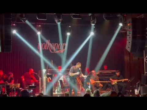 TOLGA KAYA | 5+1 - Gedirəm Məni Bağışla ( Canlı/Sahne )