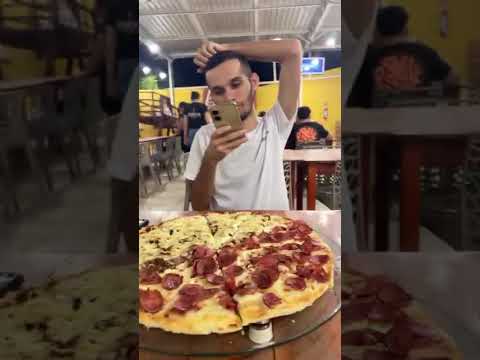 LUCAS TODO FELIZ COM A PIZZA / VEJA A FELICIDADE DELE NA PIZZARIA EM QUIXERAMOBIM - CE