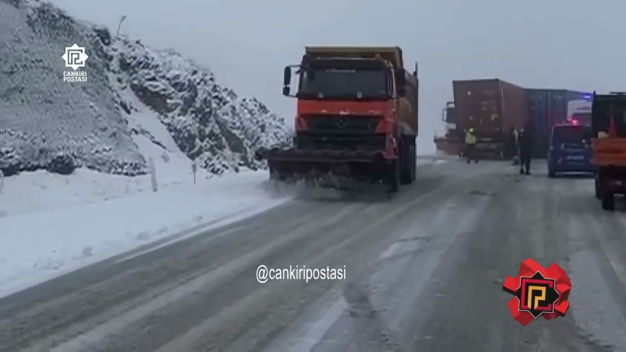 Çankırı'da sabah saatlerinde TIR kazası ulaşımı aksattı