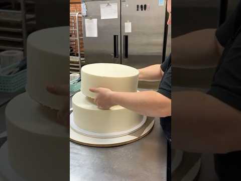 Part 1 of the last minute 4 tier wedding cake #cakeshorts #weddingcake #buttercream #cakedesign