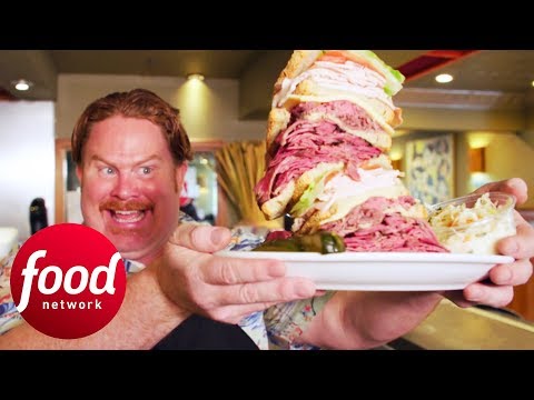 Casey vence o desafio do sanduíche monstro de Manhattan de 3 libras | Homem x comida