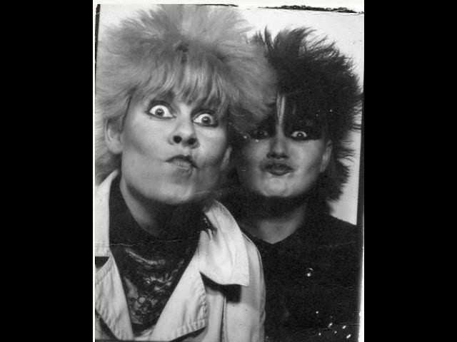 Vídeo relacionado con 80´s Punk Trad Goth Photocopy Fanzine Flyer Art Version 4 Manga Larga