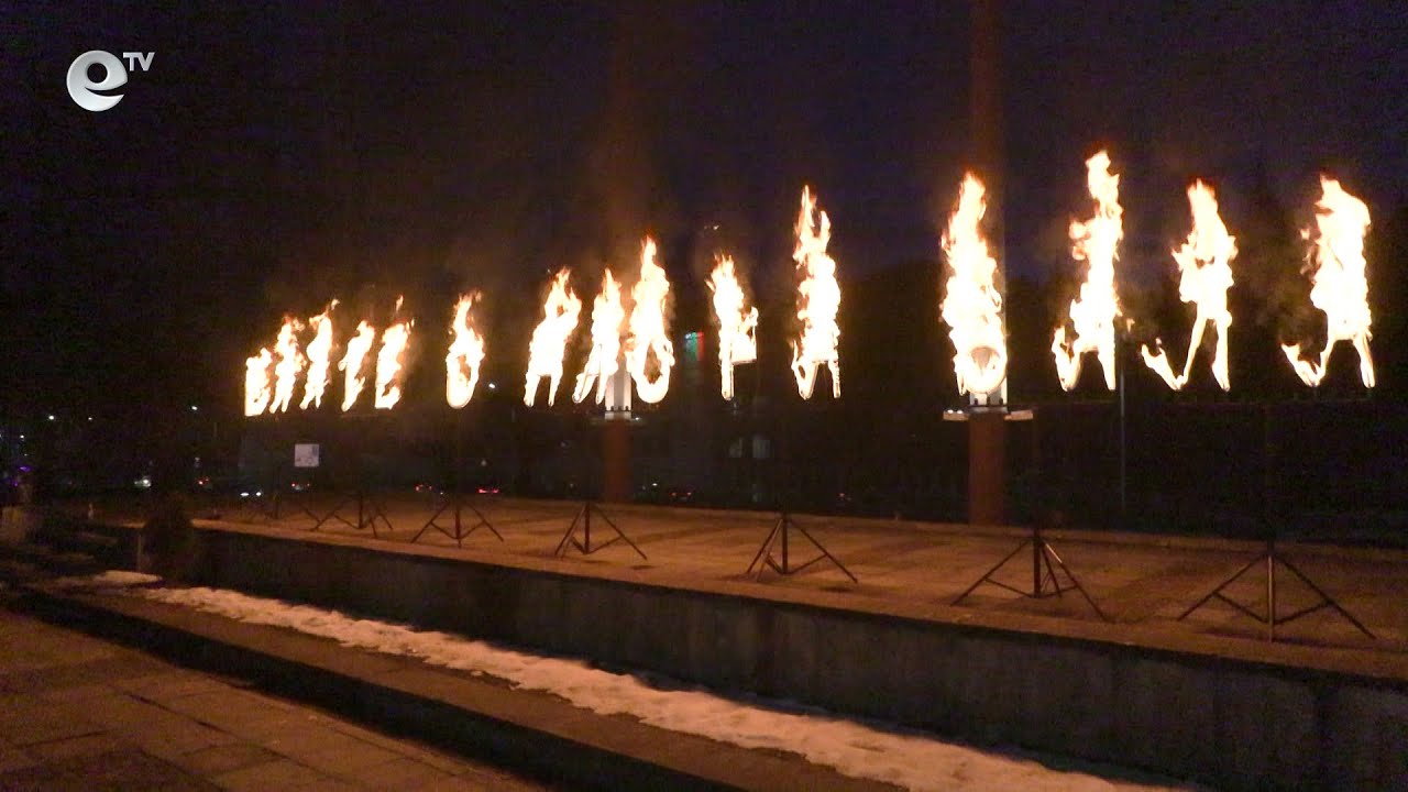 В Смолян дванайсетокласници поканиха с огнено шоу класната си на бал