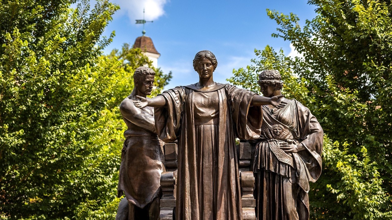 Live webcam view of Estatua Alma Mater