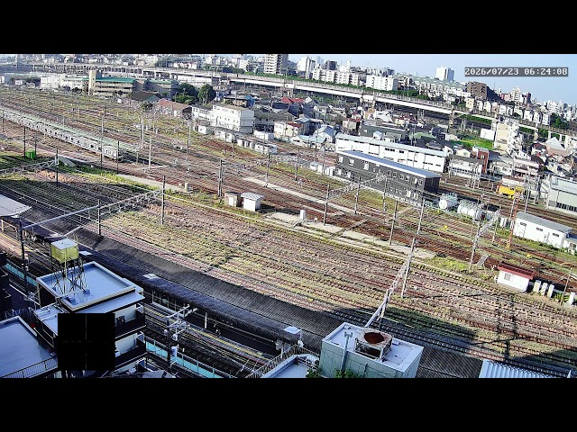 尾久駅・JR東日本尾久車両センター（引退した寝台特急カシオペアや豪華クルーズトレイン四季島のほか、E231・E233・E655系などの車両、宇都宮線・高崎線、奥には新幹線・京浜東北線・湘南新宿ライン、東武線、貨物線）