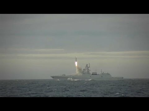 شاهد روسيا تجري تجربة لصاروخ أسرع من الصوت وتقول إنه أصاب هدفا على بعد 1000 كم بالبحر الأبيض