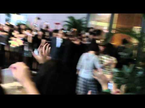 [Fancam] 101023 ZE:A enter Conrad Hotel after shopping (KPOP NIGHT CONCERT 2010)