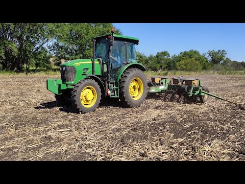 John Deere 5082e + John Deere slc 700 sembrando Soja Soybean planting siembra de soja Barra del Tala