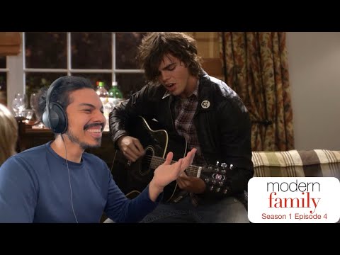 MOM COMES TO TOWN! | Modern Family Season 1 Episode 4 “The Incident” REACTION