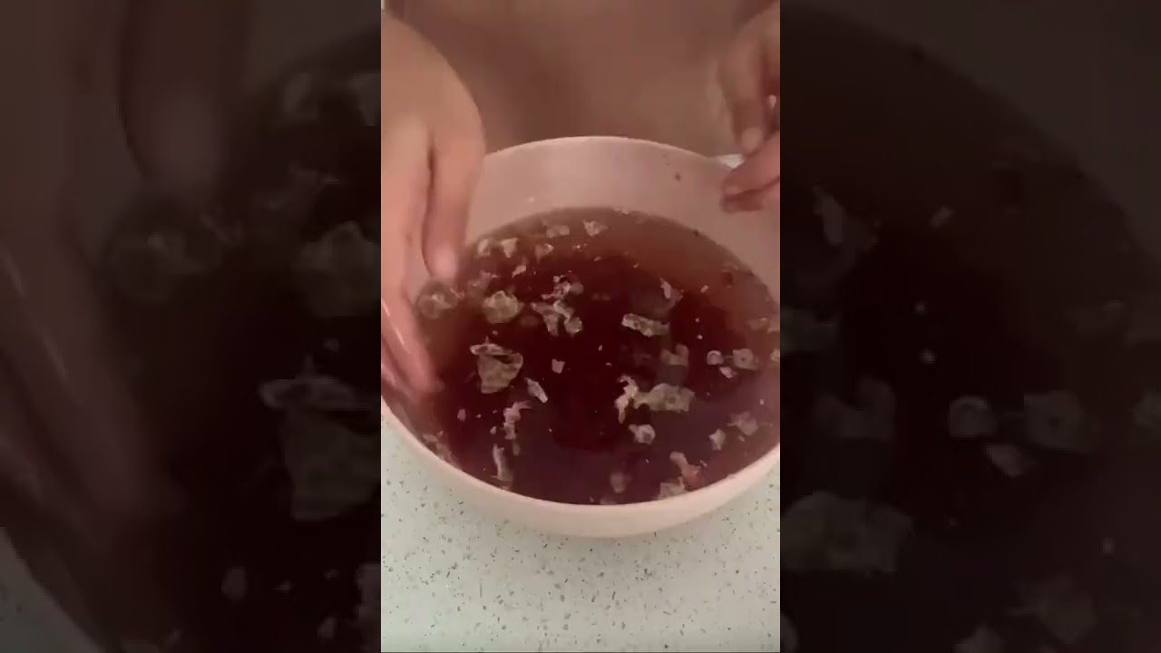 My favourite way to seed pomegranates! Would you try it? #pomegranate #kitchentips #shorts