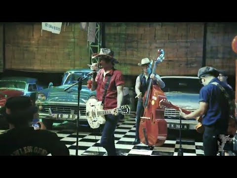 KELIWAT PUNYAH - Video Clip ( D'Tandung PROJECT feat John and the Jail Story)