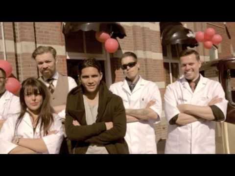 Opening BarberStation Nijmegen door NEC voetballer Navarone Foor