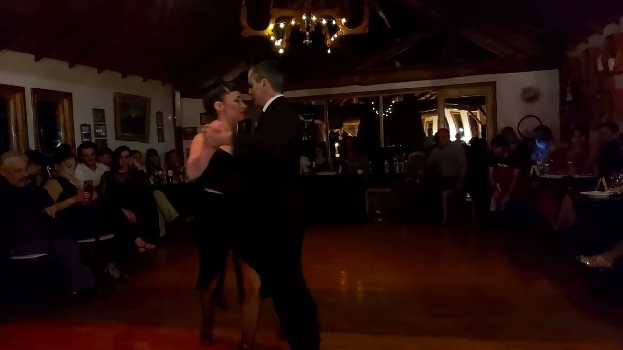 Bárbara Wainnright y Juan Ruggieri 21/07/23 "Uno" Troilo/Marino - Milonga "Sur al Corazón"en Tolhuin