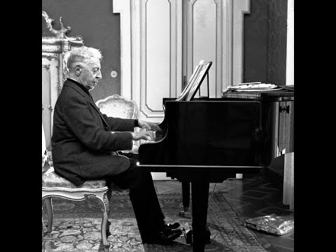 Albeniz:   Iberia  -  VI  Triana   -   Artur Rubinstein, piano