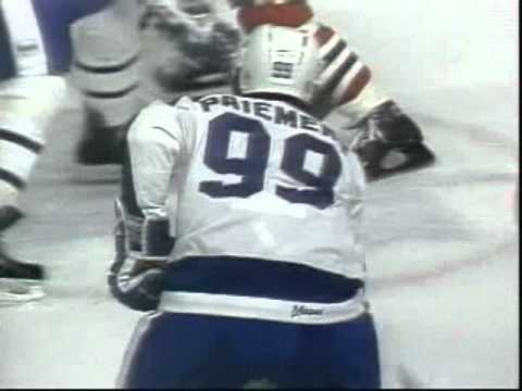 Terry Ruskowski and Grant Mulvey - hilarious Blackhawks goal celebration 1981