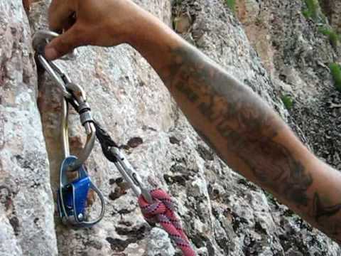 Cheile Bicazului - Diedrul Cuiburilor de Soimi 4B / Bekas Szoros - Szolyomfeszek Bevagasa 4B