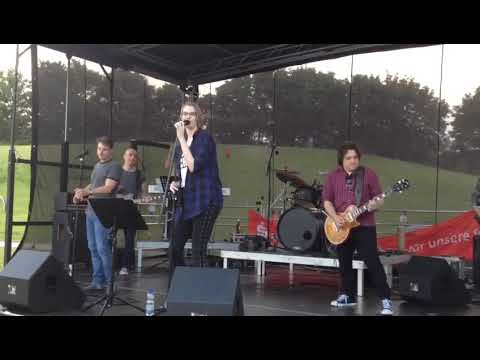 backsidemonkeycastle - U and ur hand (Pink Cover) live beim internatioalen Kinder- und Jugenfest