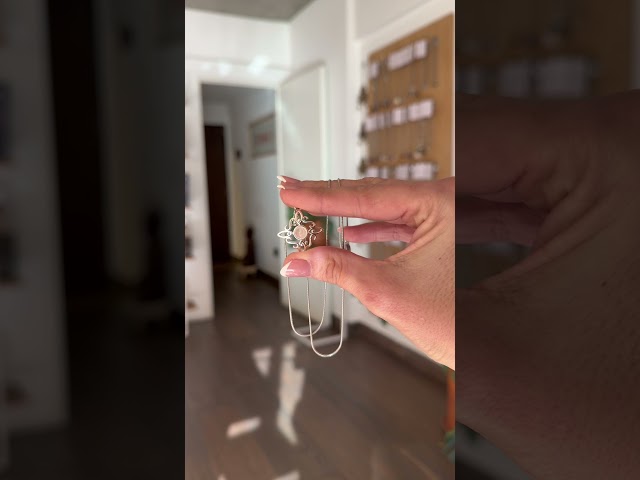 Vídeo relacionado con cotigo - colgante de piedra natural 14mm, collar con hilo encerado + regalo pulsera de nudos gratis. Amuleto de suerte y proteccion, contra mal de ojo, collar para mujer y hombre. (CUARZO ROSA)