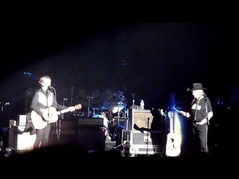 Beck & Willie Nelson - I Heard That Lonesome Whistle Blow / Waitin' for a Train