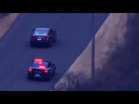 incredibile inseguimento e schianto finale del fuggitivo