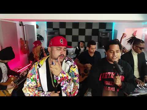 8 - Entre La PLaya Ella y Yo Ft. Vato 18k (Version Live)