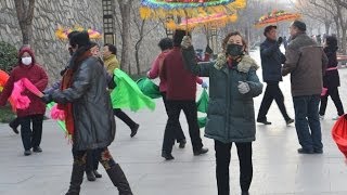 preview picture of video 'Big Wild Goose Pagoda Square, Xian, China (Park Life)'