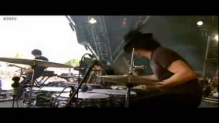 The Dead Weather - The Difference Between Us (Live at Glastonbury 2010)