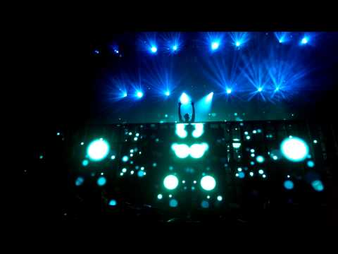 "You've Got The Love" (Remix) by Calvin Harris performed live at Made in America Music Festival