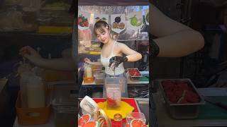 Download lagu Thai Girl Sells Fruit Juice: Beautiful Watermelon Smoothie mp3