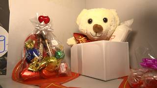 Nyakunkon a szerelmesek ünnepe