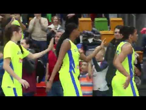 Momentky ze zápasu ZVVZ USK Praha vs. Nadezhda Orenburg