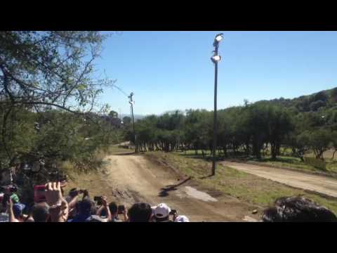 Salto de Ogier en curva peligrosa
