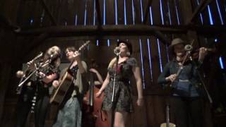 Shambles, Della Mae