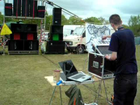 teknival 2009 extrait live timballmastaz sur le mur des d-nya-p